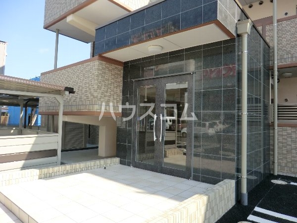 18/27 エントランス