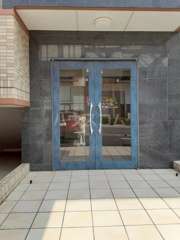 18/26 エントランス