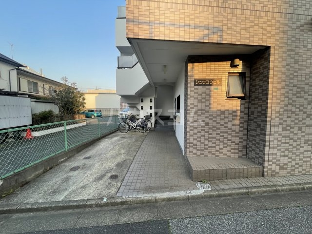 23/30 エントランス