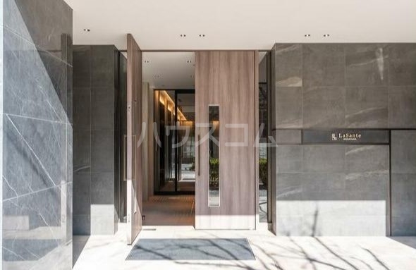 15/22 エントランス