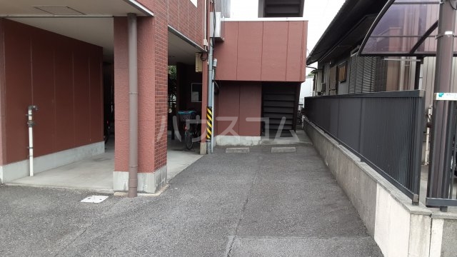 25/27 駐車場