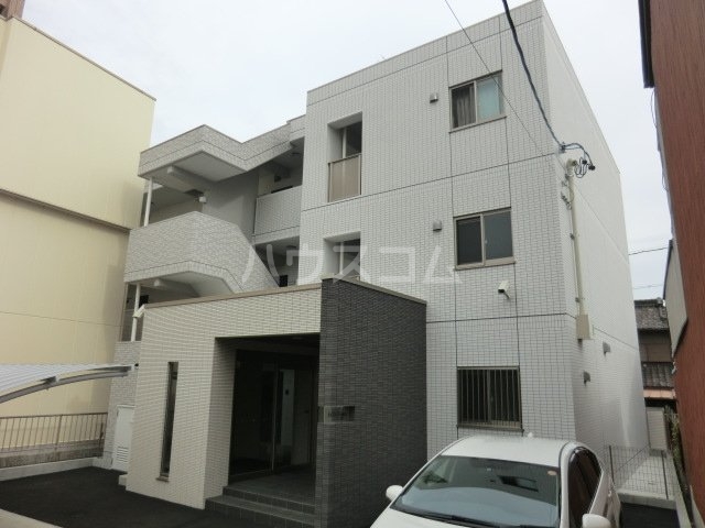 22/26 エントランス