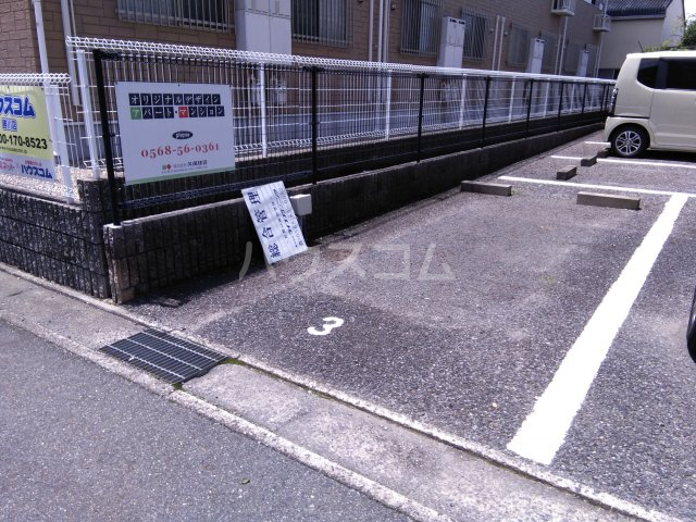 22/30 駐車場