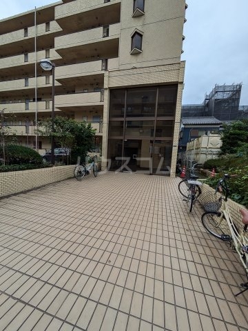 16/21 エントランス