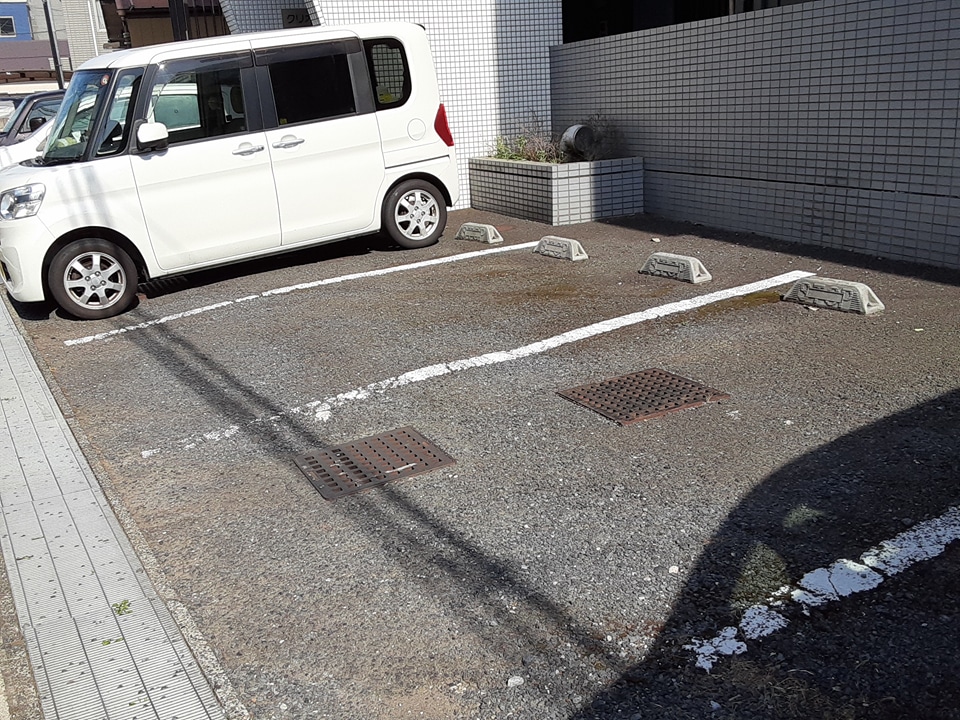 28/30 駐車場