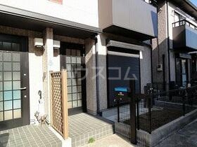 26/27 エントランス