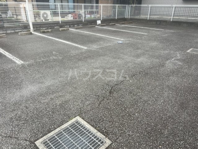2/3 駐車場