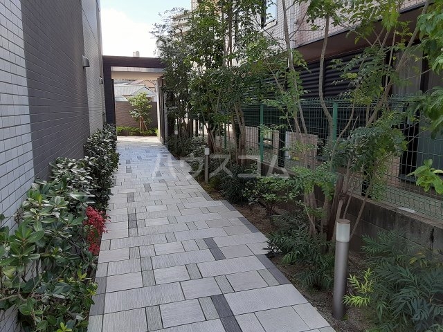 27/30 エントランス