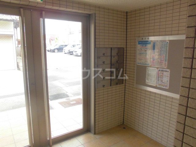 22/27 エントランス