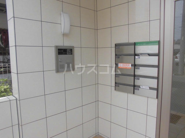 22/27 エントランス