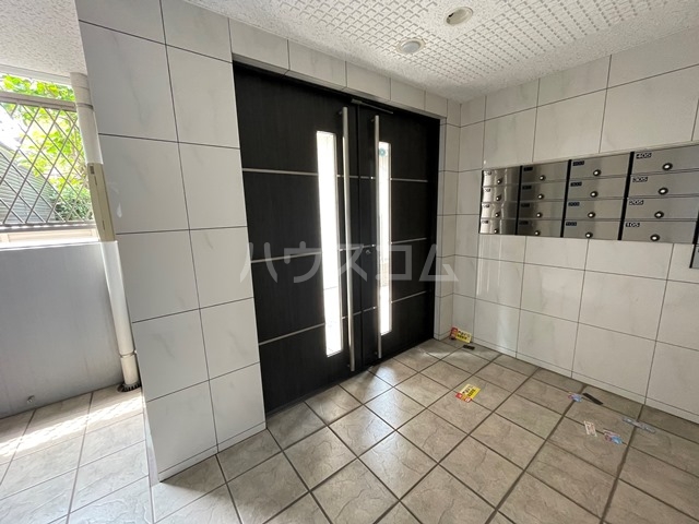 21/30 エントランス