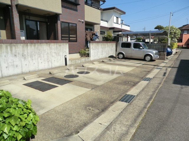 13/20 駐車場