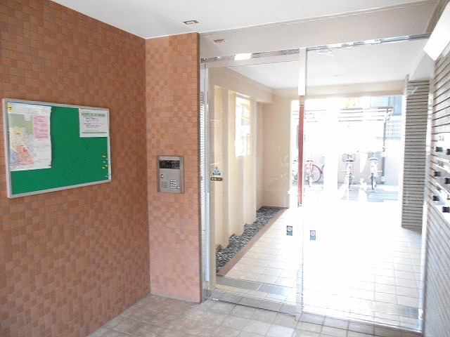 21/30 エントランス