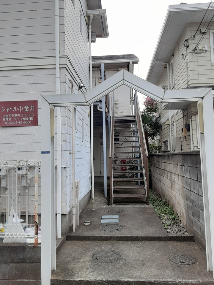 27/30 エントランス