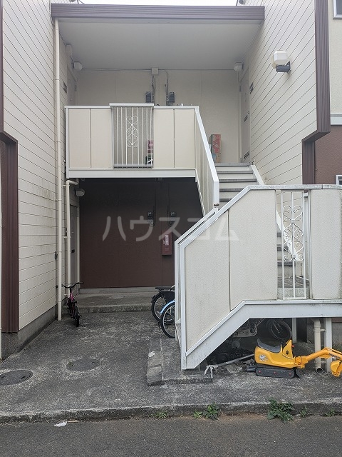 18/29 エントランス