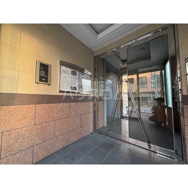 16/26 エントランス