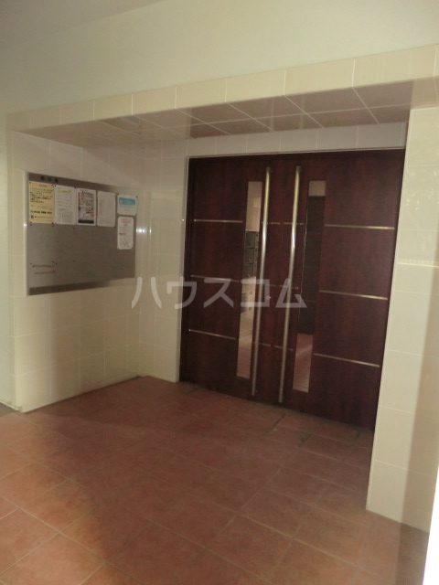 21/30 エントランス