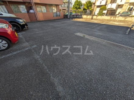 27/30 駐車場