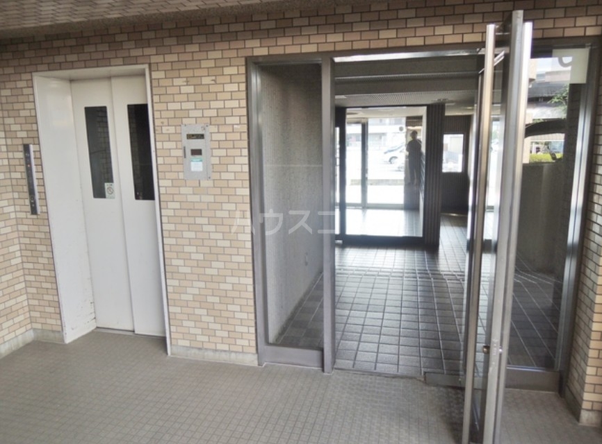 26/30 エントランス