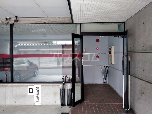 23/26 エントランス