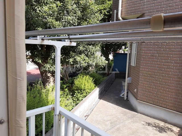 21/30 エントランス