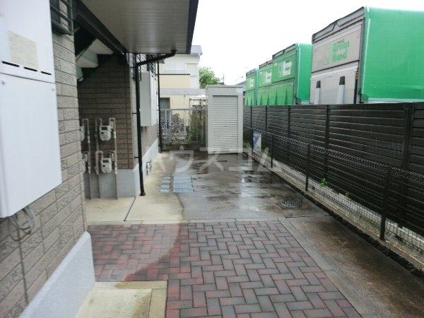 18/25 エントランス