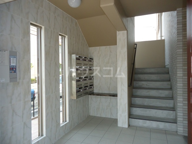 16/20 エントランス