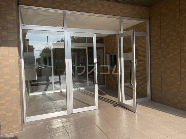 20/30 エントランス