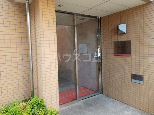 28/30 エントランス