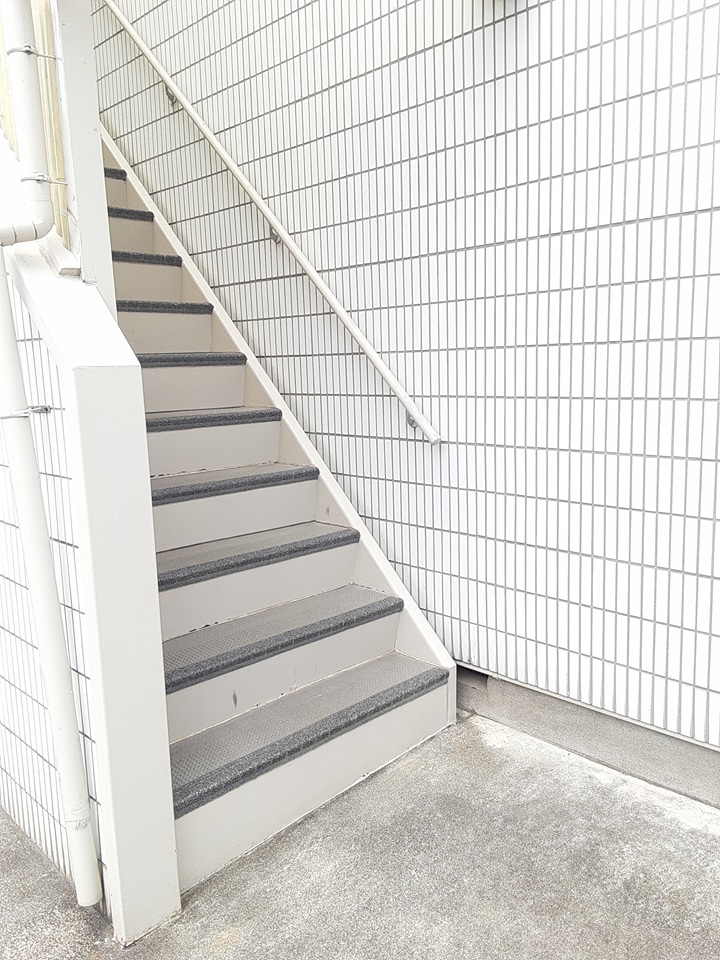 24/30 エントランス