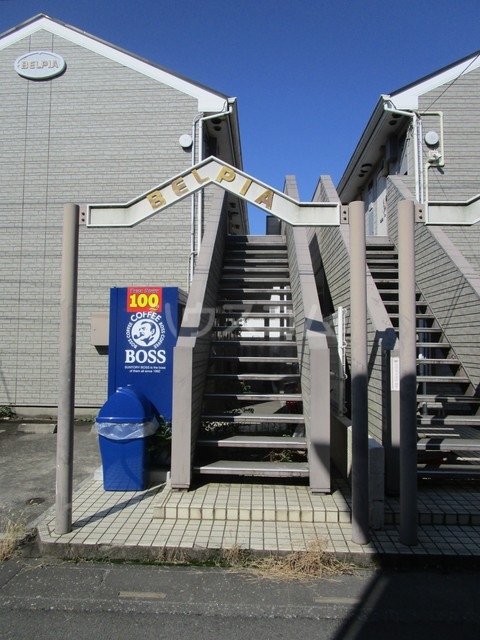 23/28 エントランス