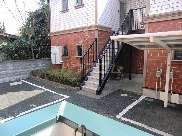 18/29 エントランス