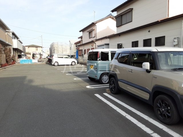 2/3 駐車場