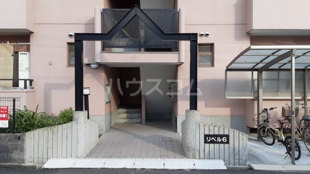 2/4 エントランス