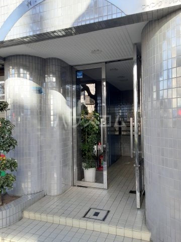 27/30 エントランス