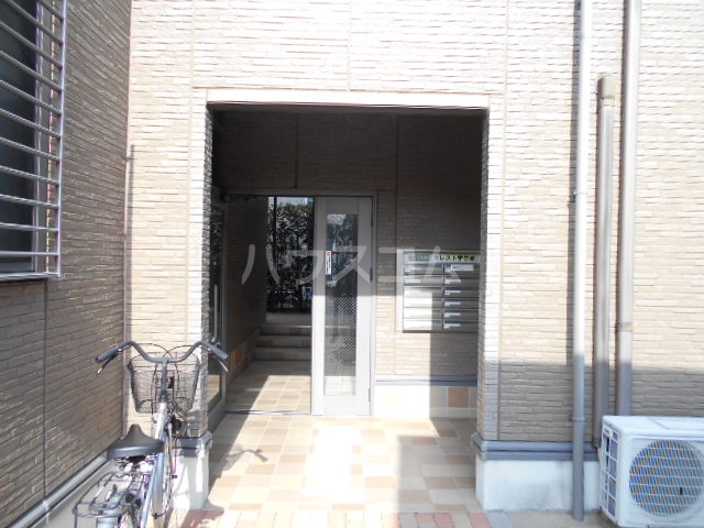 27/30 エントランス