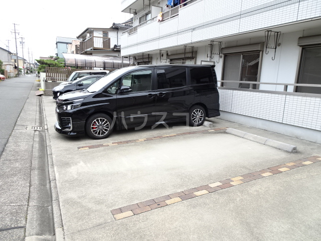 13/20 駐車場