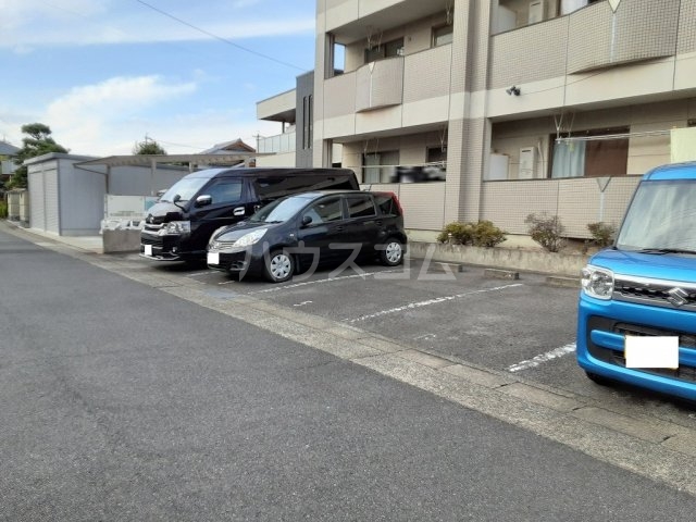 16/20 駐車場