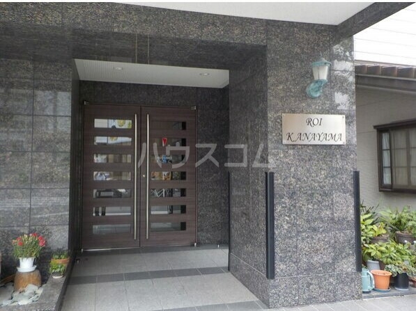 22/28 エントランス