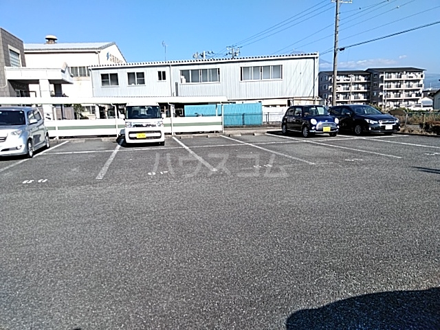 28/30 駐車場