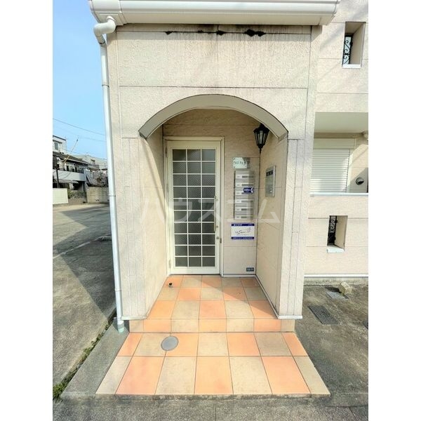 16/26 エントランス
