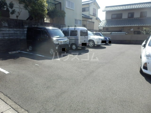 14/14 駐車場