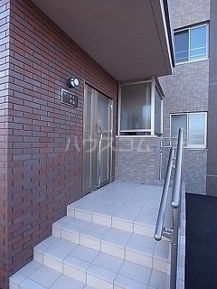 27/30 エントランス