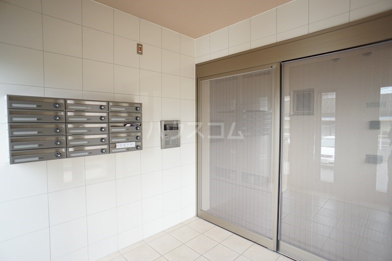 28/30 エントランス