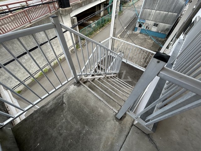 23/30 エントランス