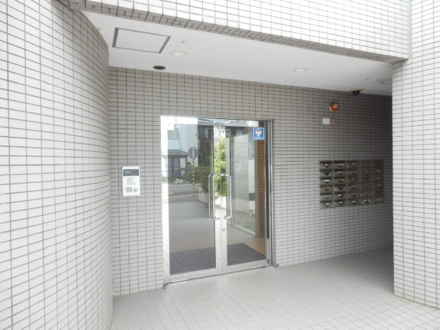 28/30 エントランス