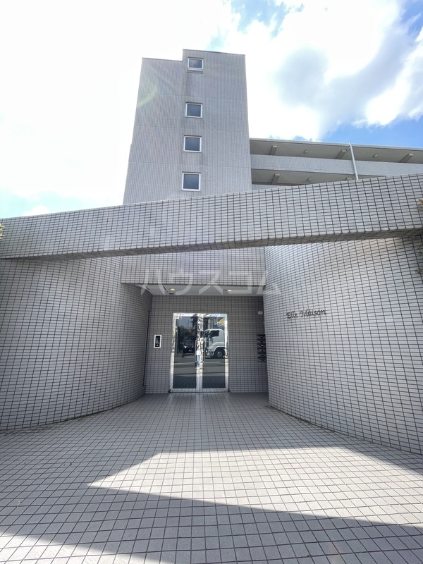 17/26 エントランス