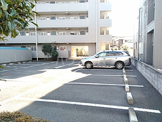 28/30 駐車場