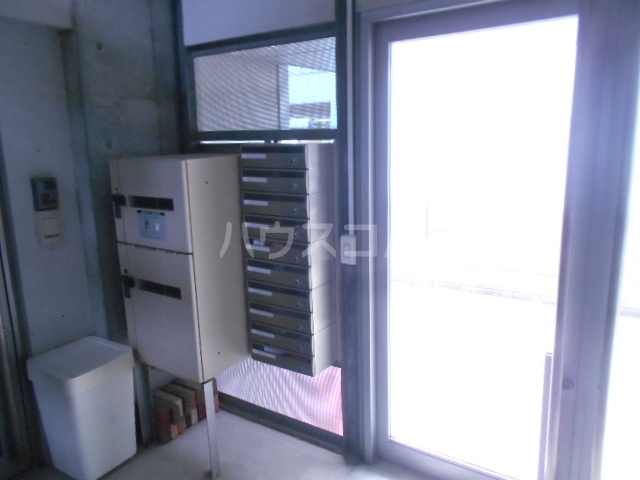 18/25 エントランス