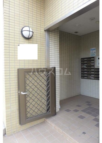 13/22 エントランス